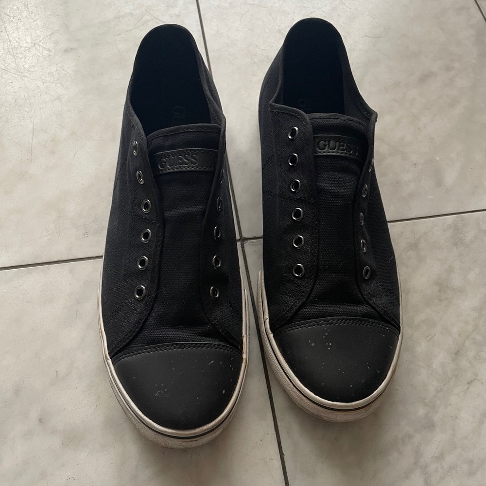 Guess men’s mitt slip ons